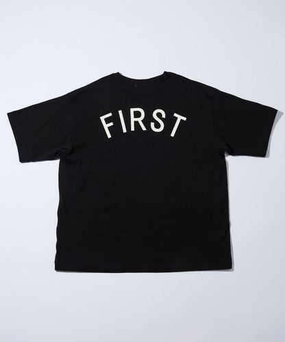 6盎司 前置Logo刺繡 後背印花 圓領T恤 PRINT ROUND FIRST