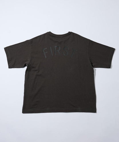 6盎司 前置Logo刺繡 後背印花 圓領T恤 PRINT ROUND FIRST