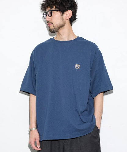 6盎司 前置Logo刺繡 後背印花 圓領T恤 PRINT ROUND FIRST