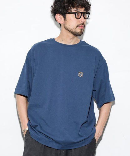 6盎司 前置Logo刺繡 後背印花 圓領T恤 PRINT ROUND FIRST