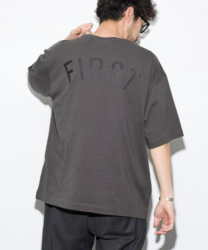 6盎司 前置Logo刺繡 後背印花 圓領T恤 PRINT ROUND FIRST