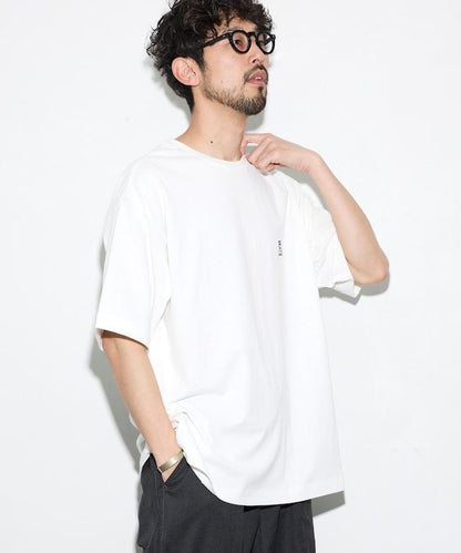 6盎司 前置Logo刺繡 後背印花 圓領T恤 PRINT ROUND FIRST