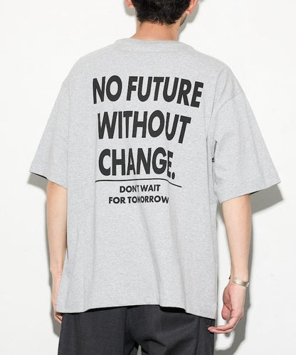 6盎司前胸刺繡logo圓領後背印花T恤 PRINT LEFT CHEST EMBROIDERY BOX FIRST