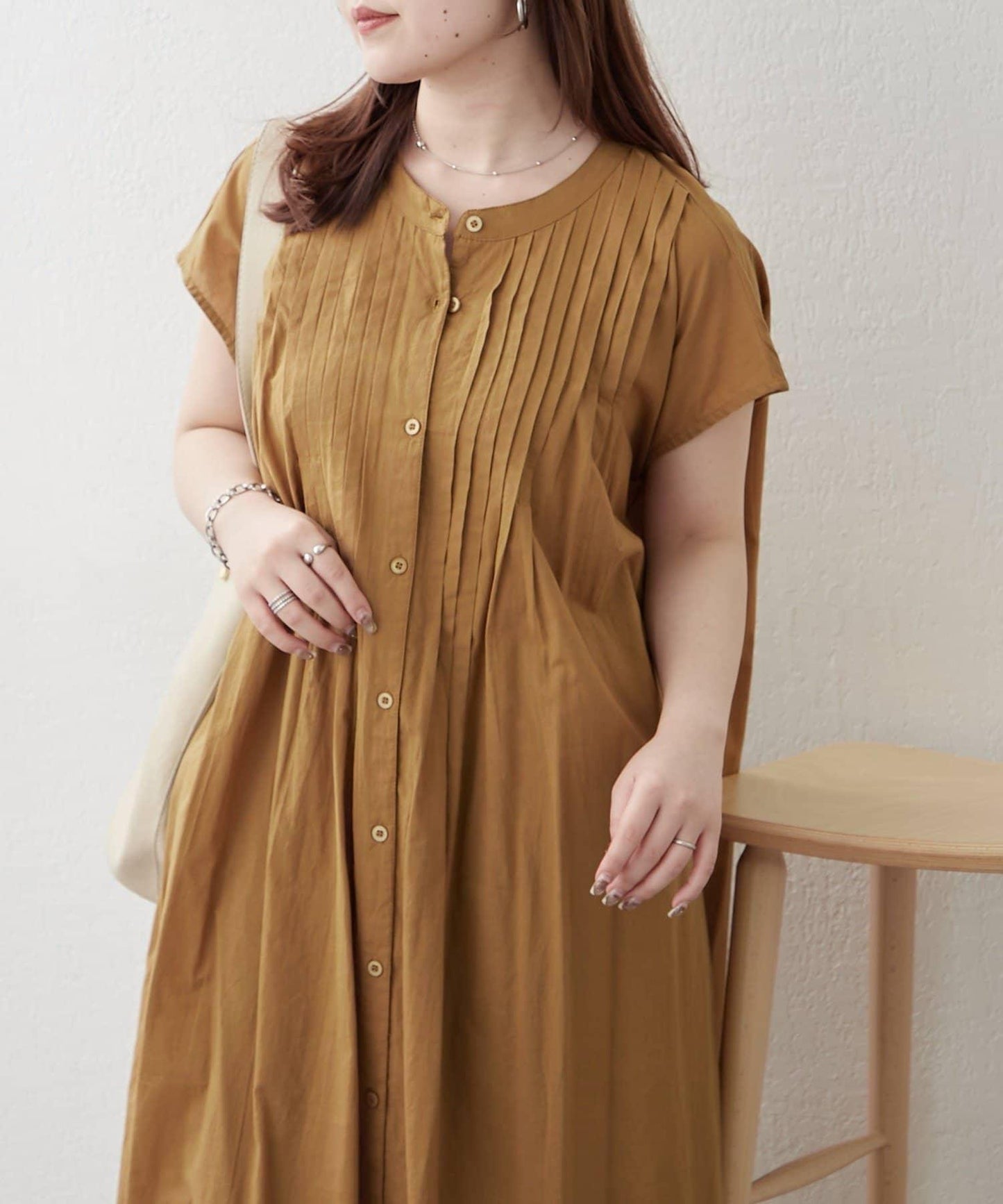 輕盈面料 法式短袖 褶皺 連衣裙