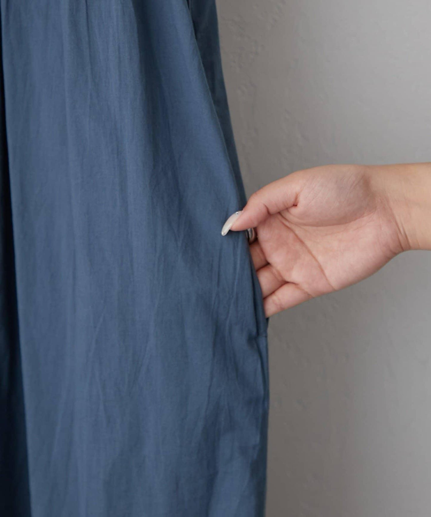 輕盈面料 法式短袖 褶皺 連衣裙