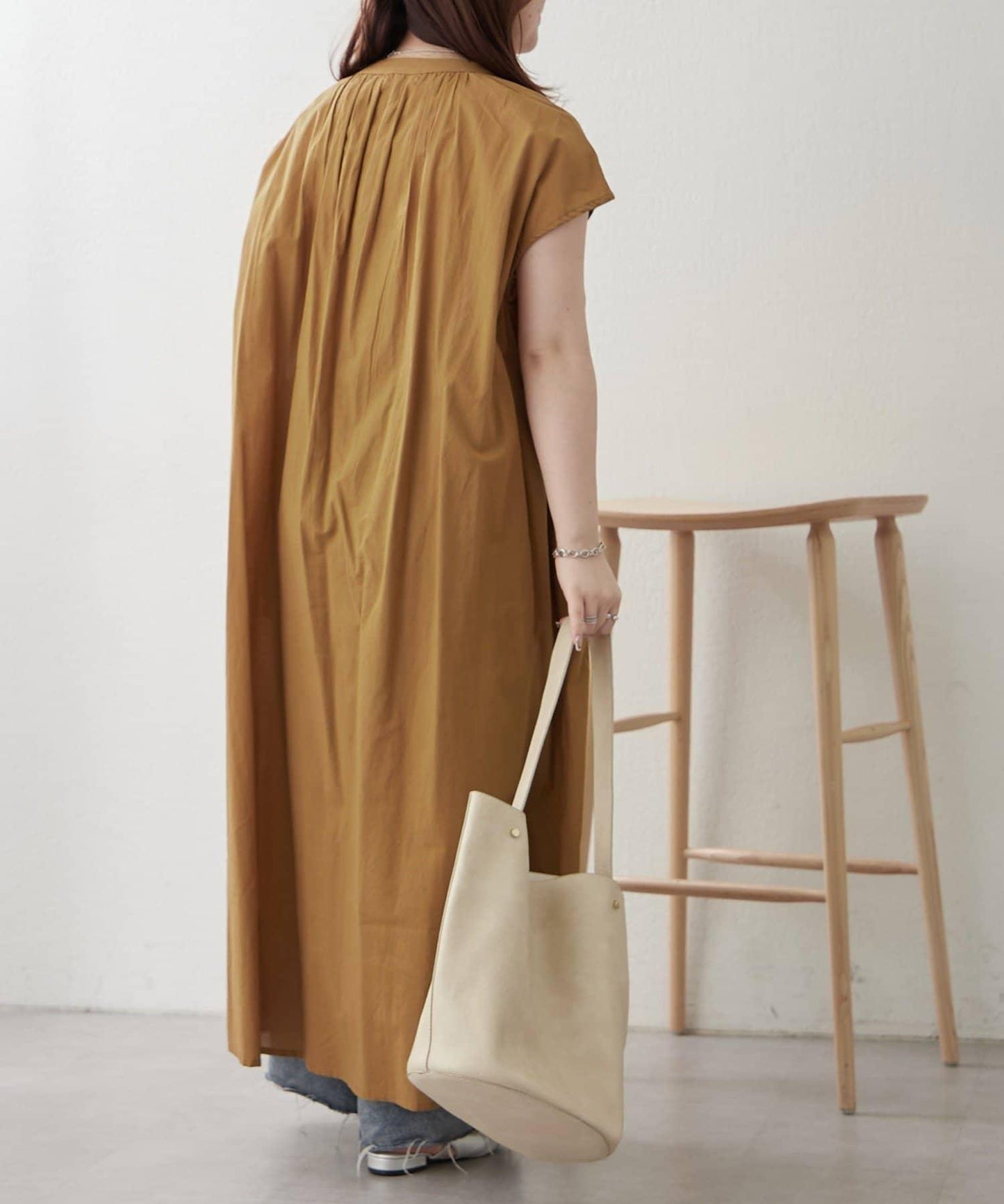 輕盈面料 法式短袖 褶皺 連衣裙