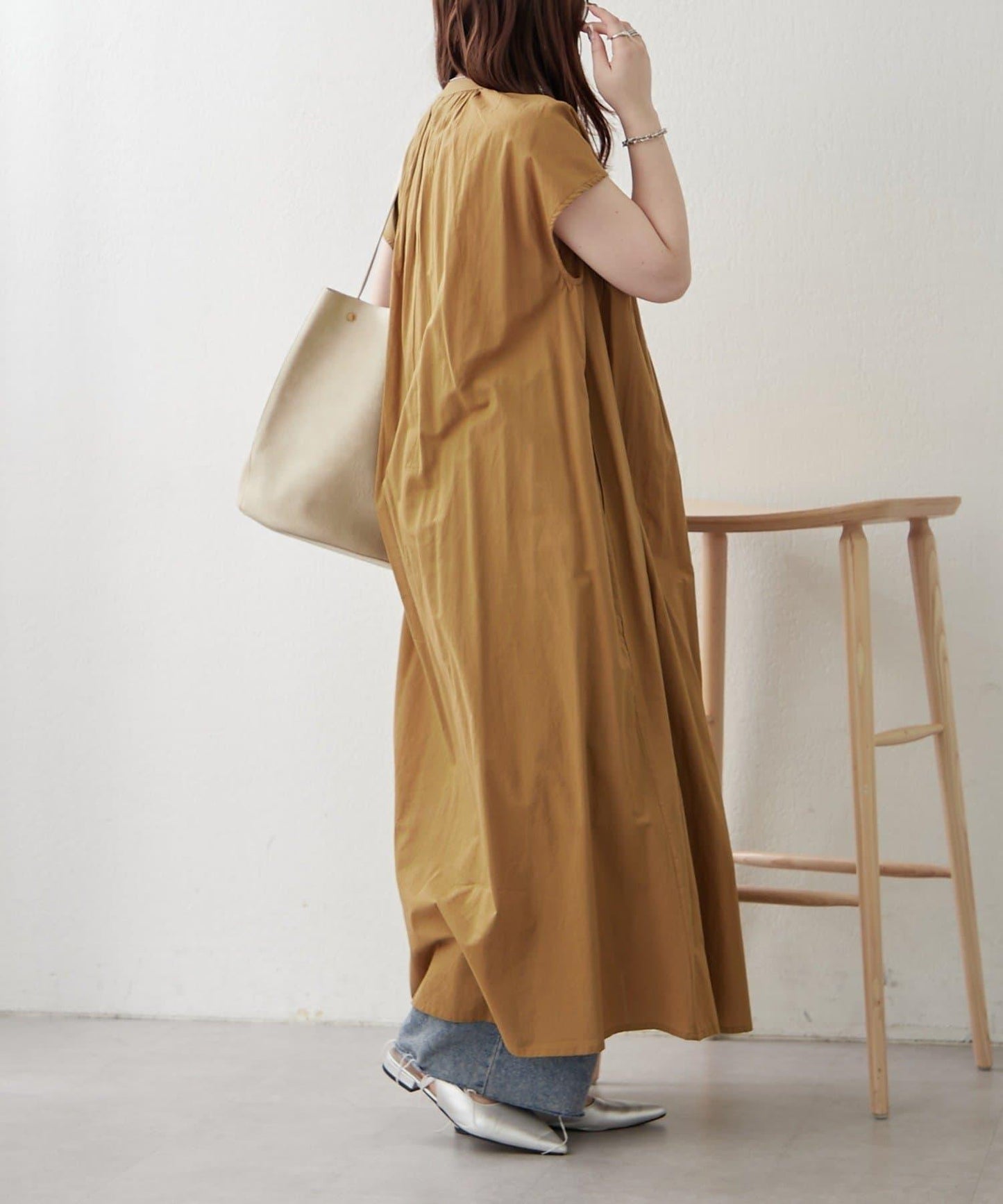 輕盈面料 法式短袖 褶皺 連衣裙