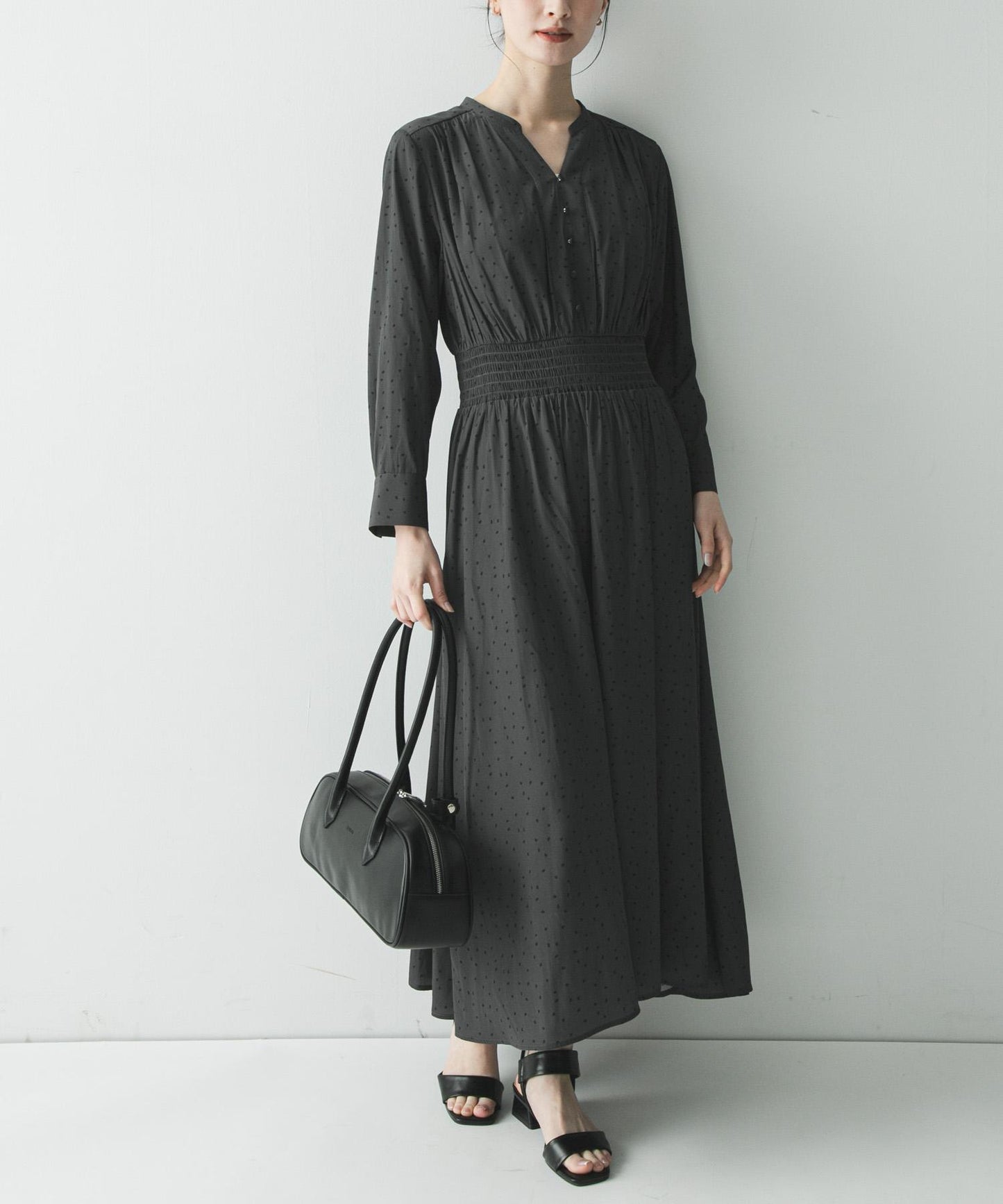 腰部抽褶圓點連衣裙