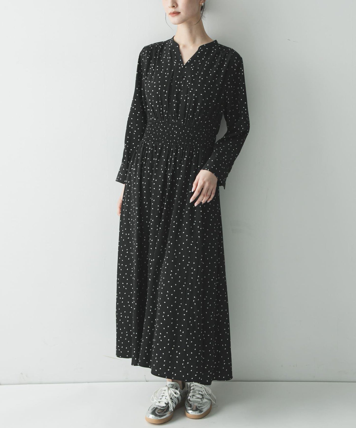 腰部抽褶圓點連衣裙