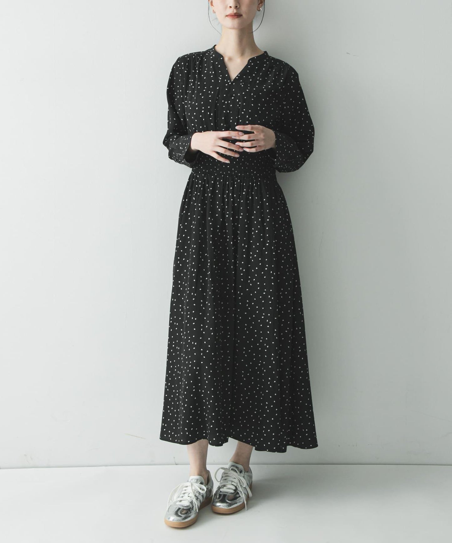 腰部抽褶圓點連衣裙