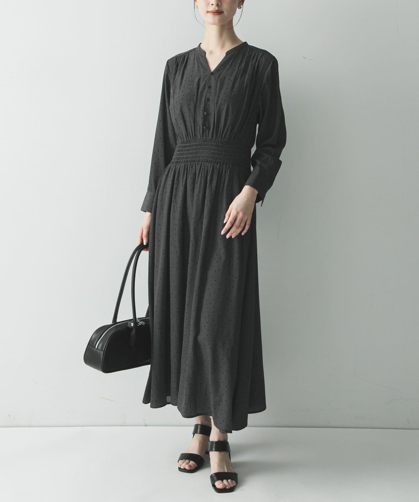 腰部抽褶圓點連衣裙