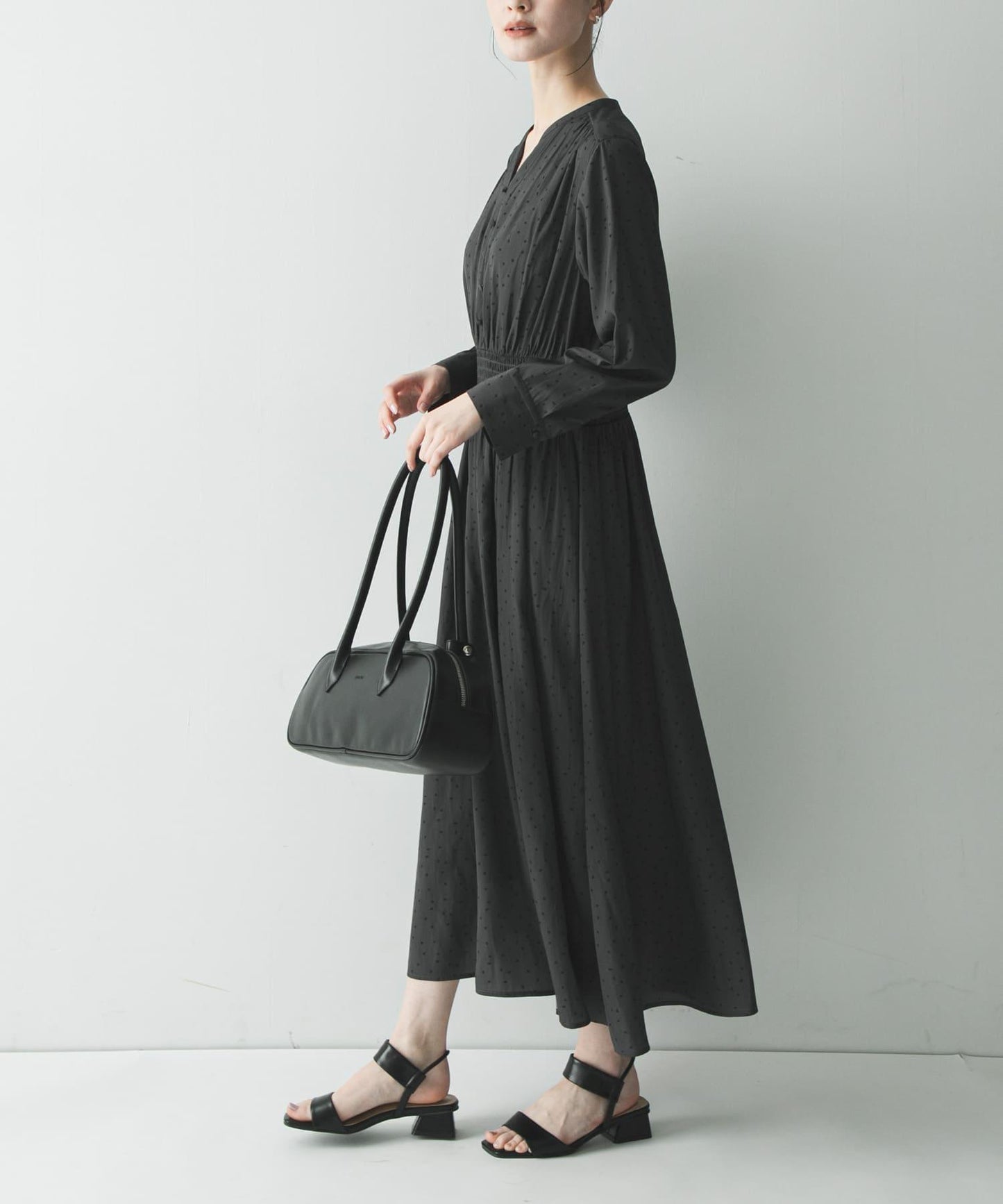 腰部抽褶圓點連衣裙