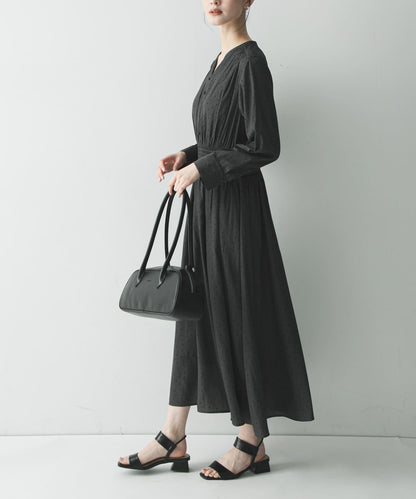 腰部抽褶圓點連衣裙