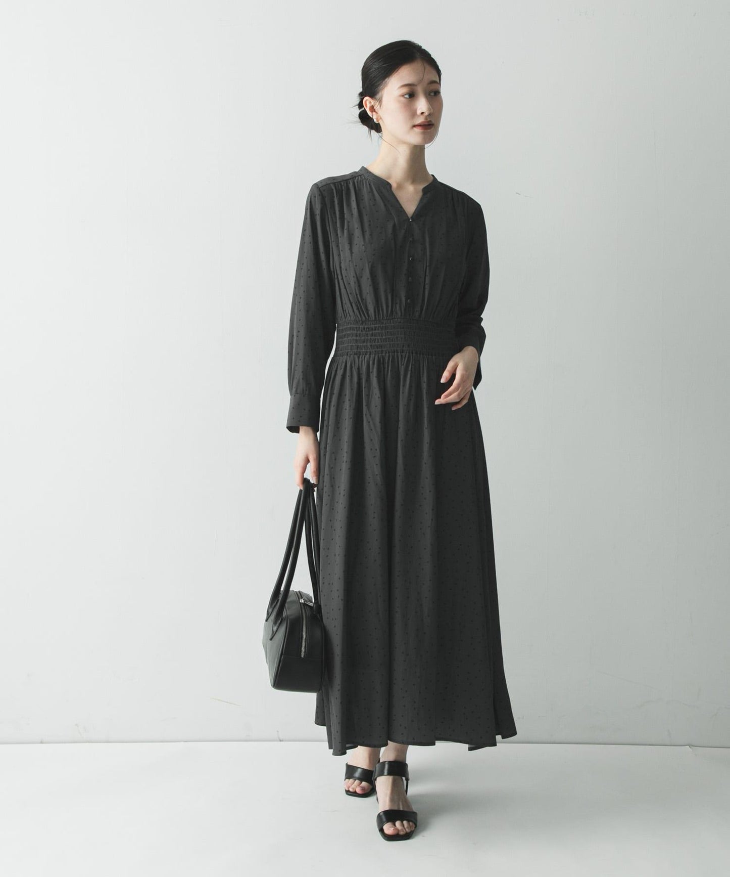 腰部抽褶圓點連衣裙