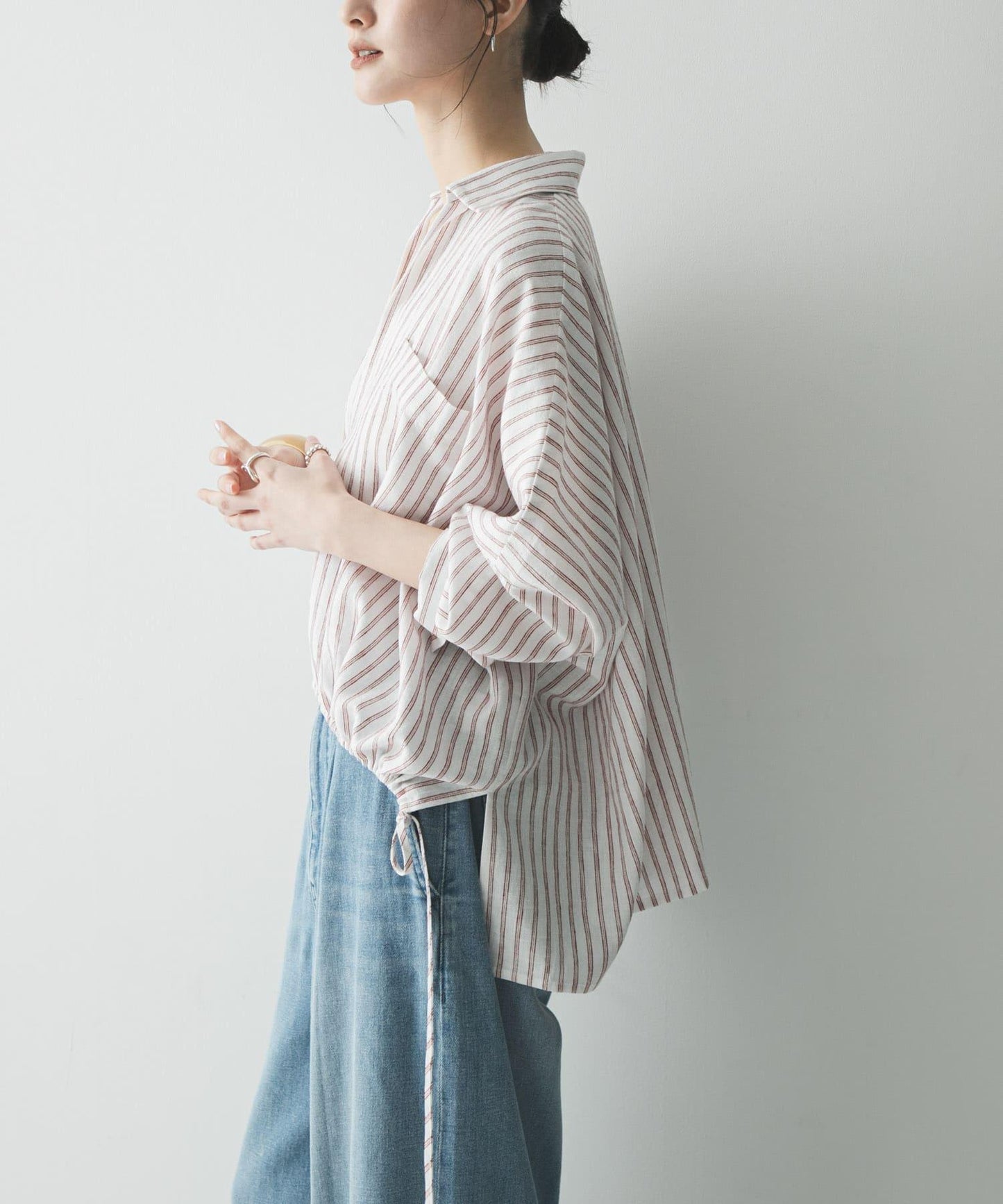 亞麻人造絲抽褶下襬襯衫