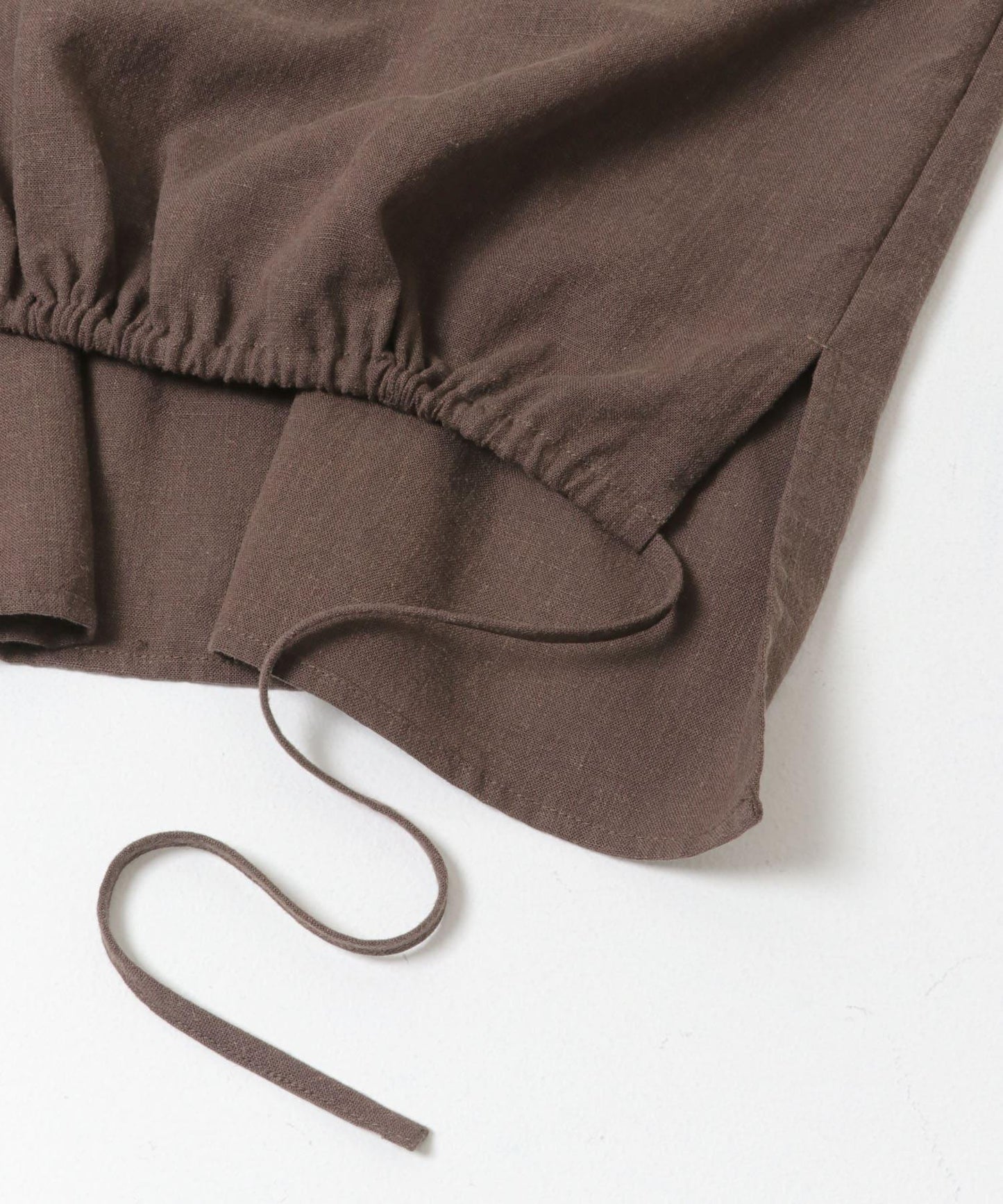 亞麻人造絲抽褶下襬襯衫