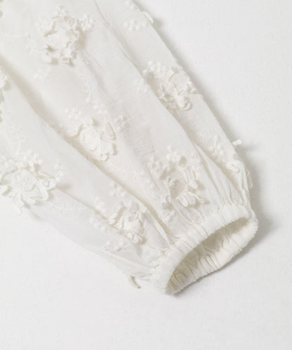 crinkle crinkle crinkle 3D EMBROIDERY 小披肩