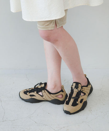 剪裁設計網面運動鞋