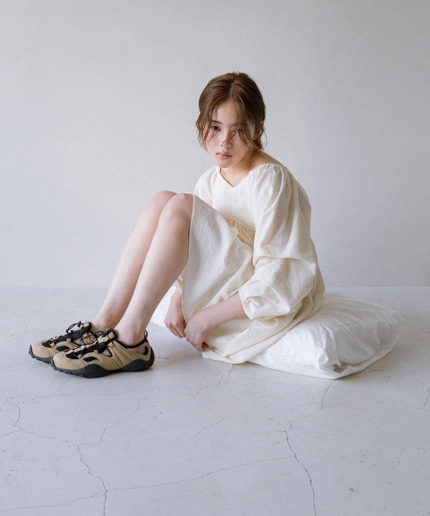 剪裁設計網面運動鞋