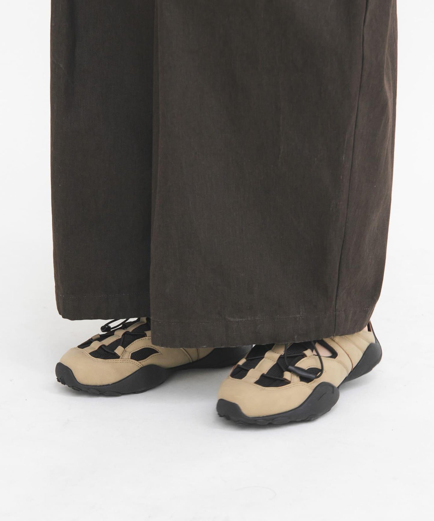 剪裁設計網面運動鞋