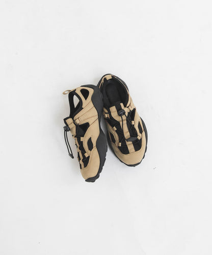 剪裁設計網面運動鞋