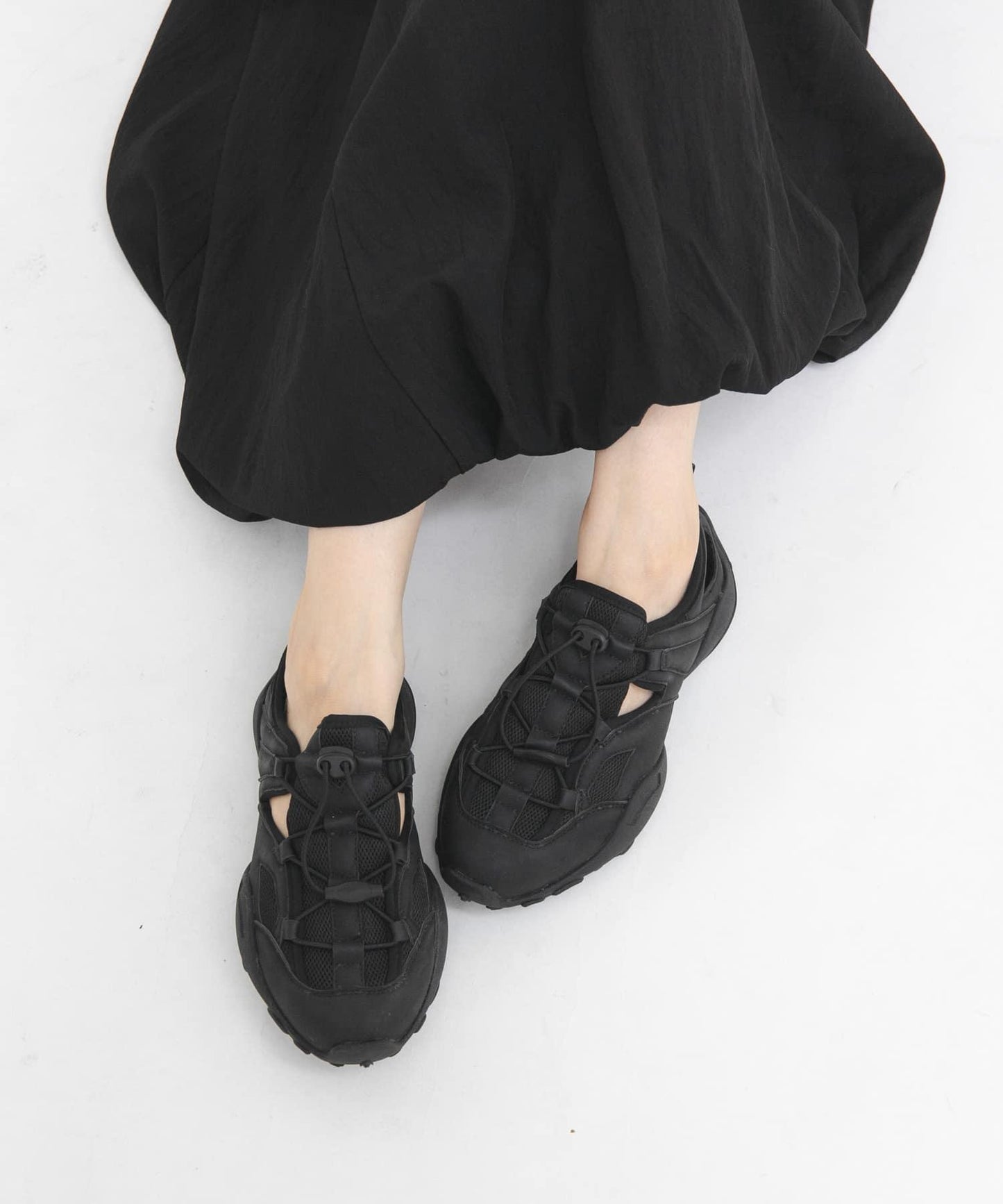 剪裁設計網面運動鞋