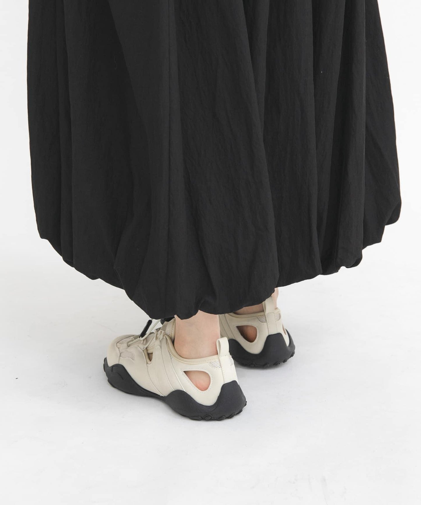 剪裁設計網面運動鞋