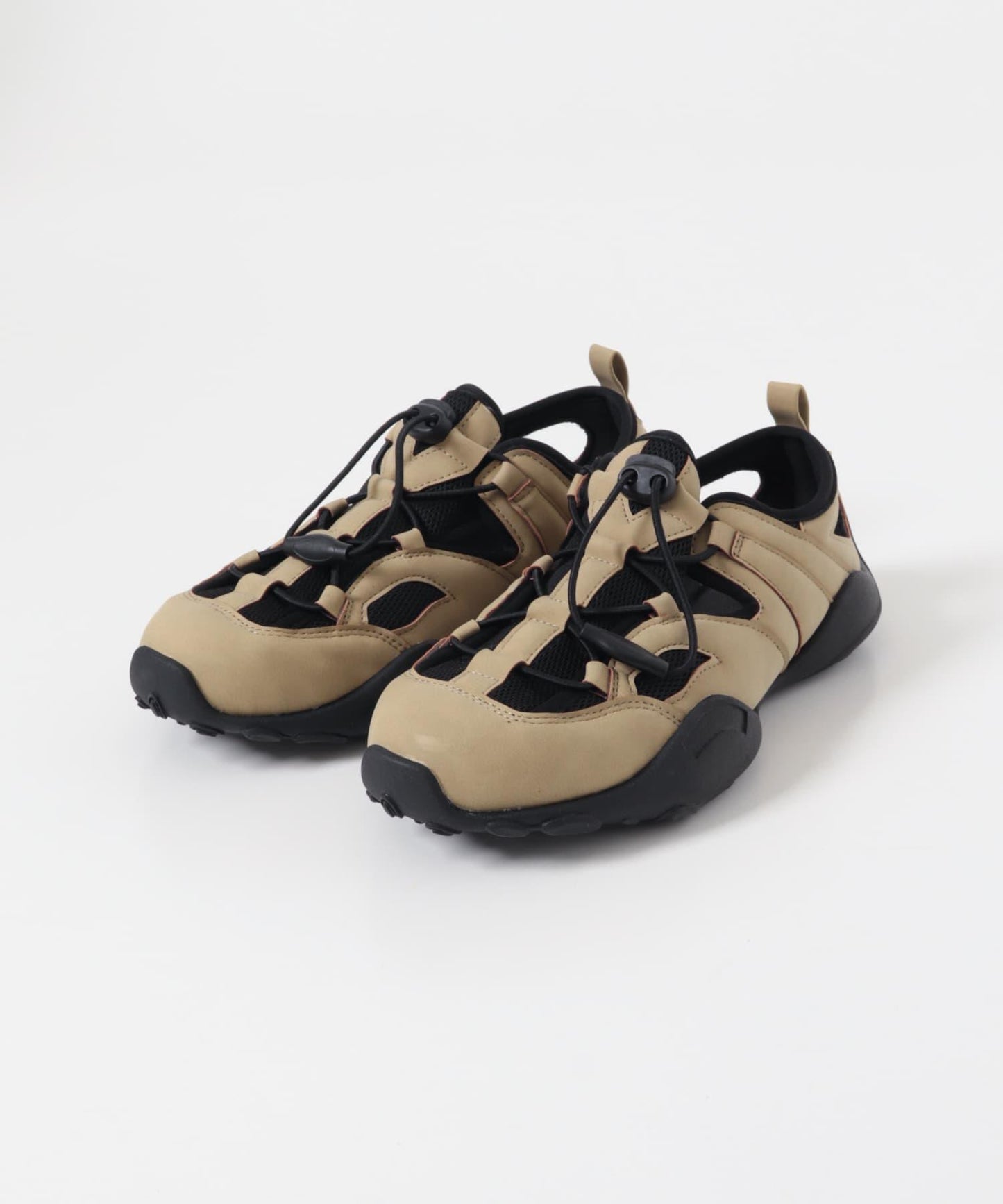 剪裁設計網面運動鞋