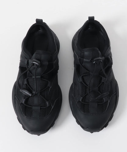 剪裁設計網面運動鞋