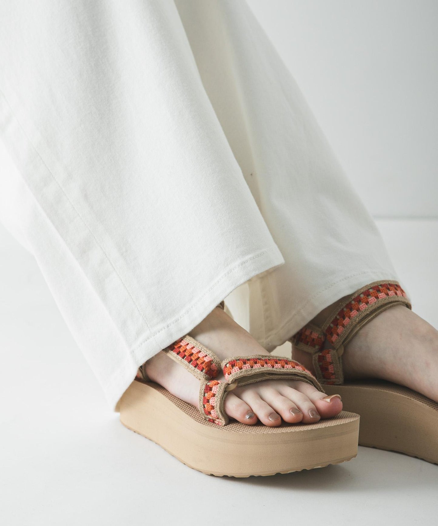 Teva EXCLUSIVE フラットフォーム ユニバーサル テッセラ 厚底設計 鞋款（網絡）