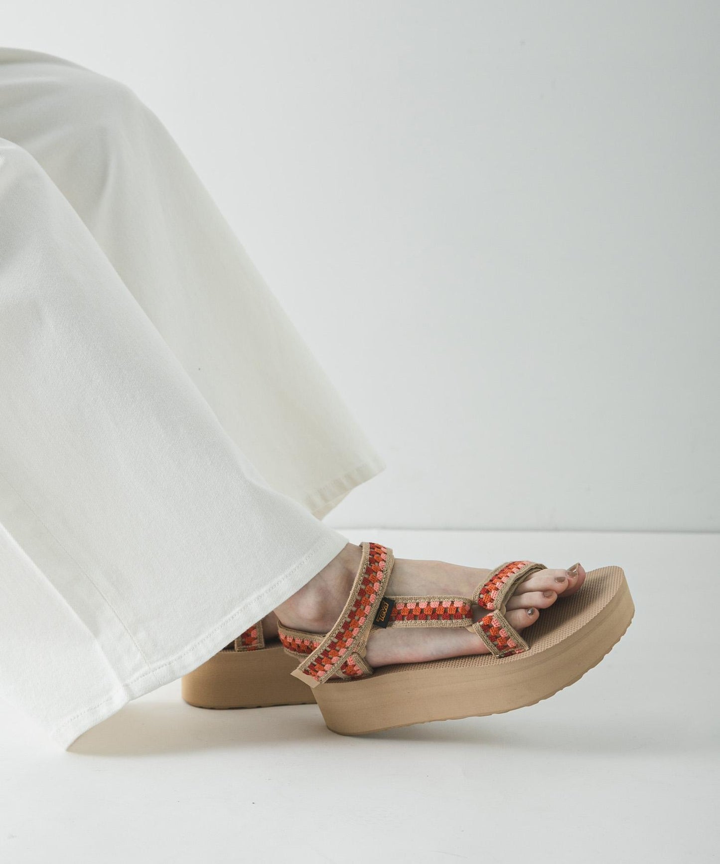 Teva EXCLUSIVE フラットフォーム ユニバーサル テッセラ 厚底設計 鞋款（網絡）