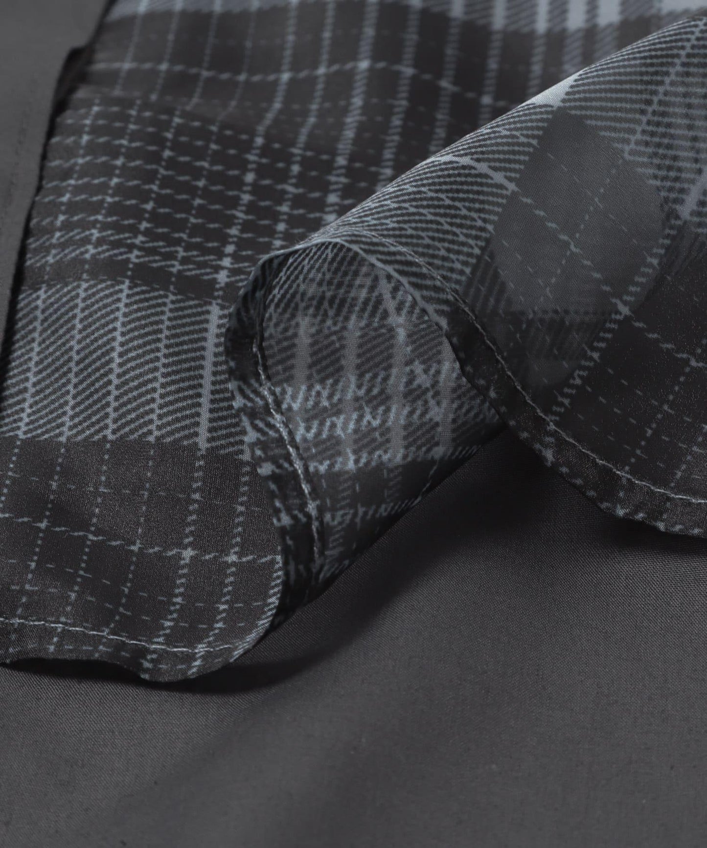 透感格紋疊穿設計襯衫