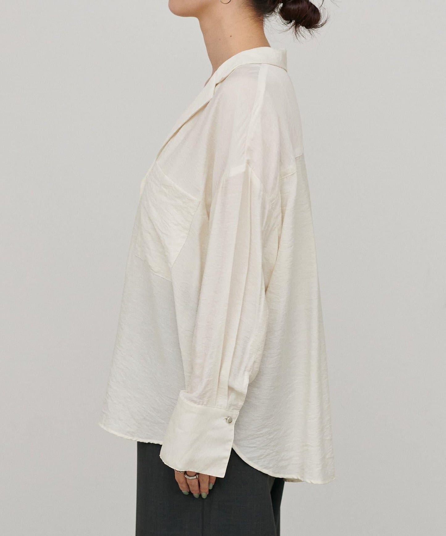 垂墜質感 雙口袋設計 垂墜襯衫