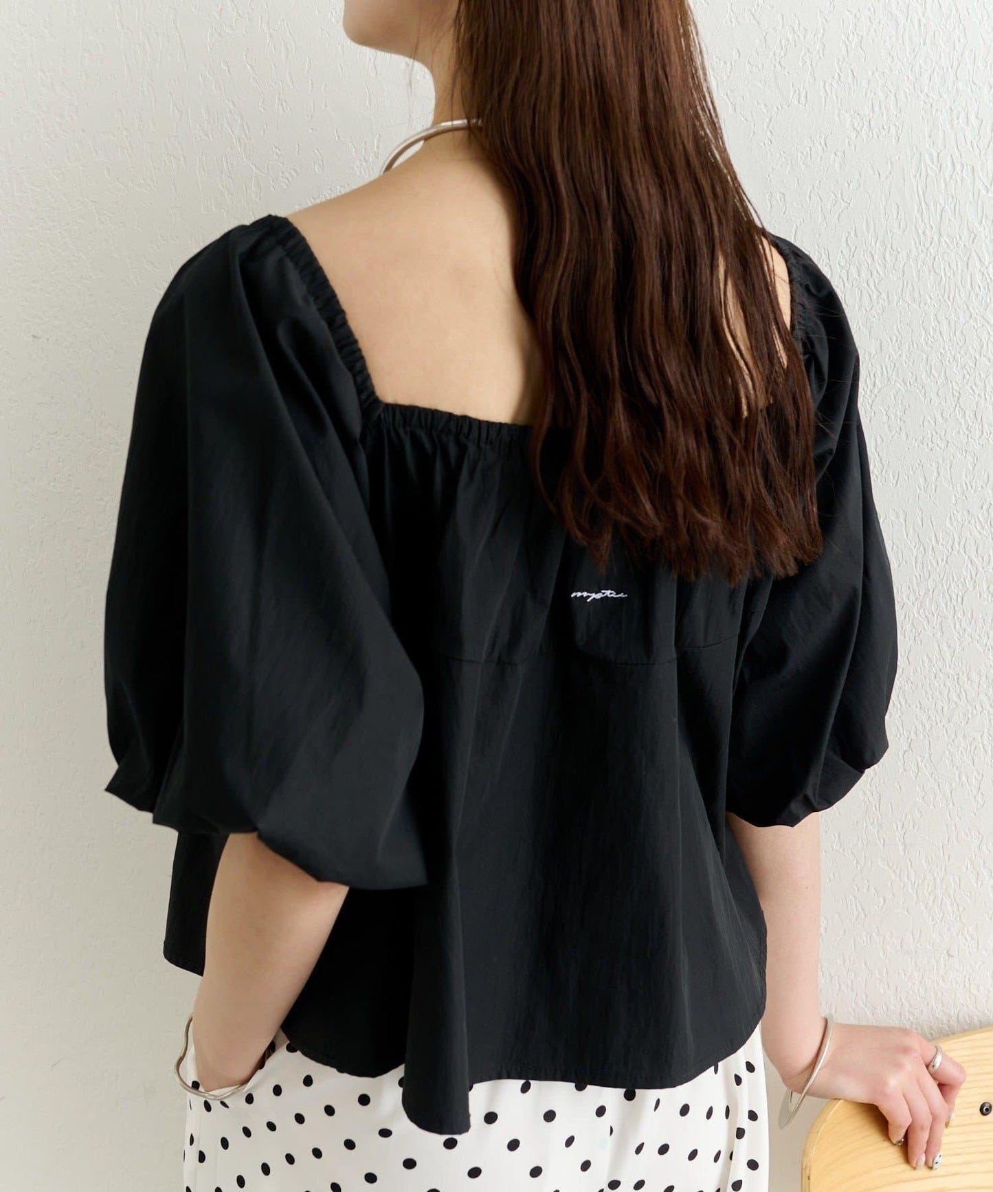 一字肩泡泡袖襯衫