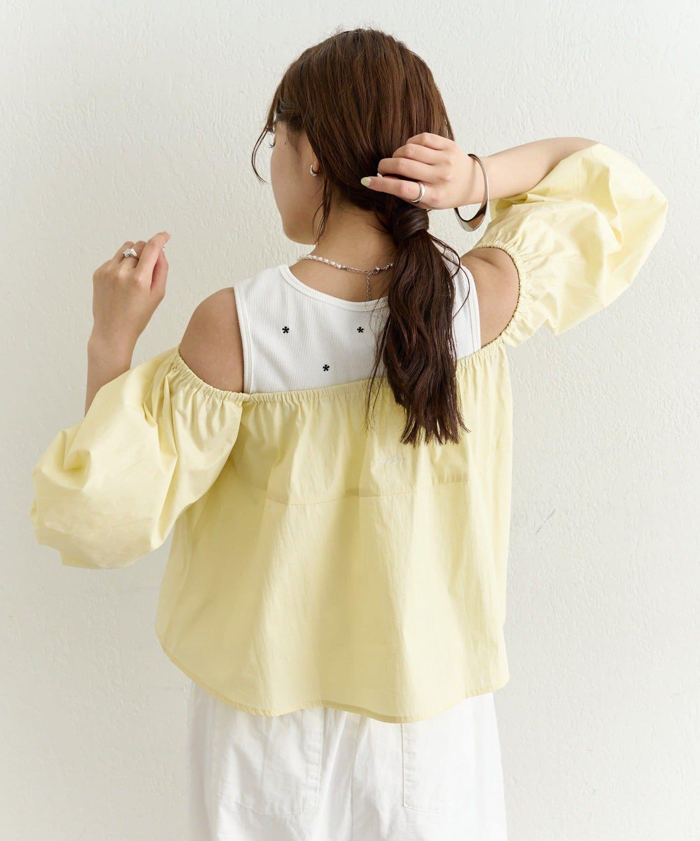 一字肩泡泡袖襯衫