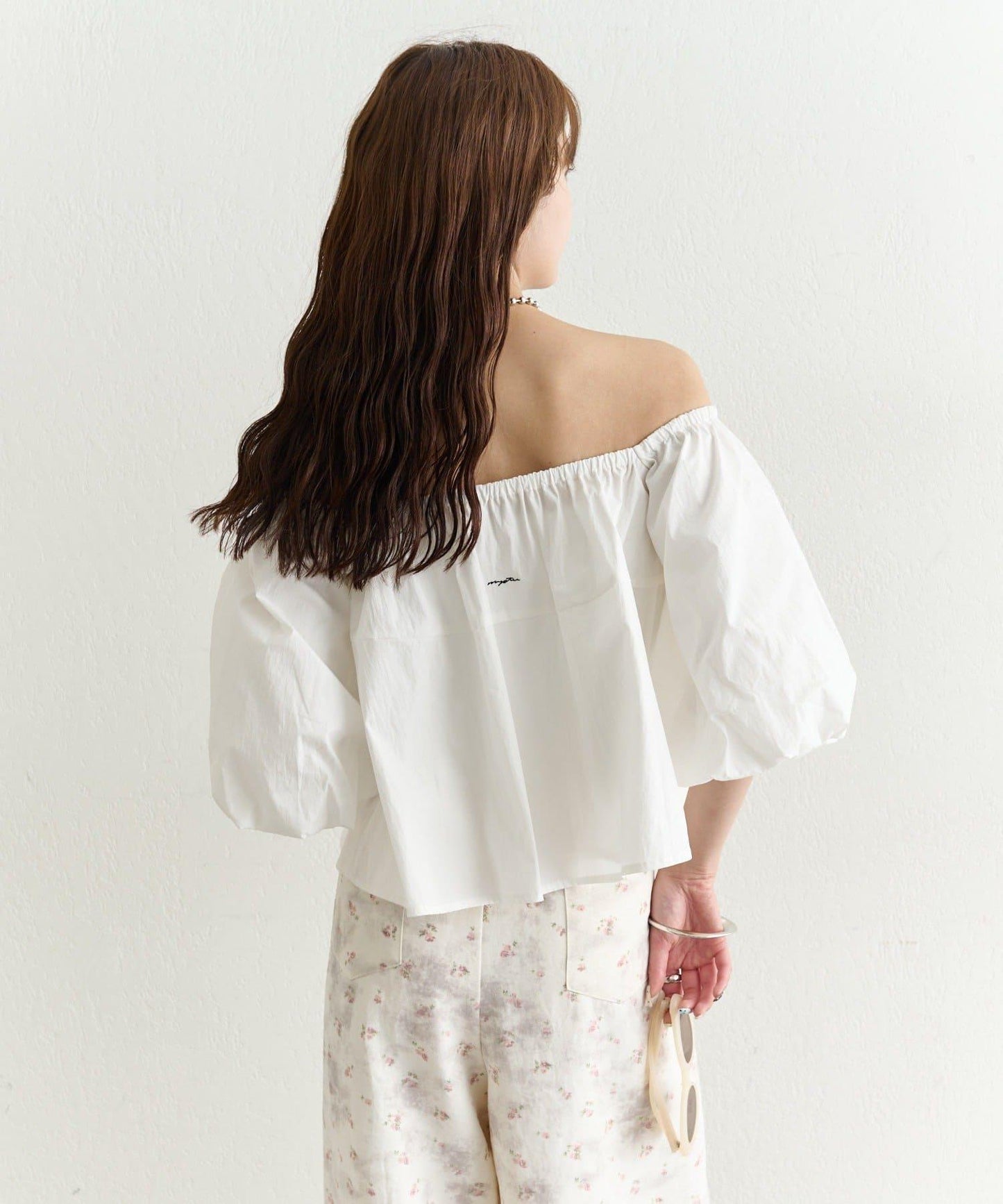 一字肩泡泡袖襯衫