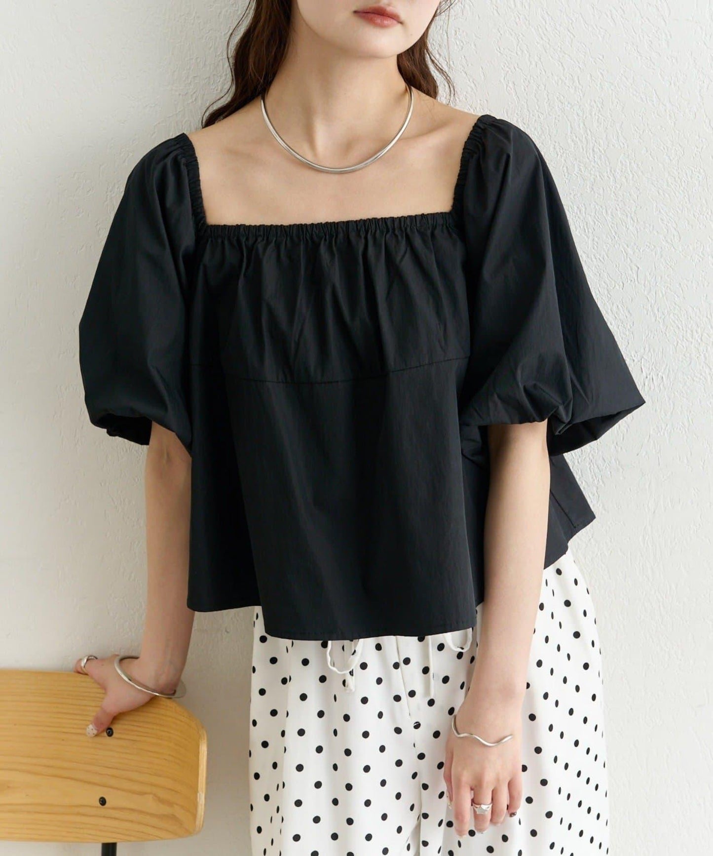 一字肩泡泡袖襯衫