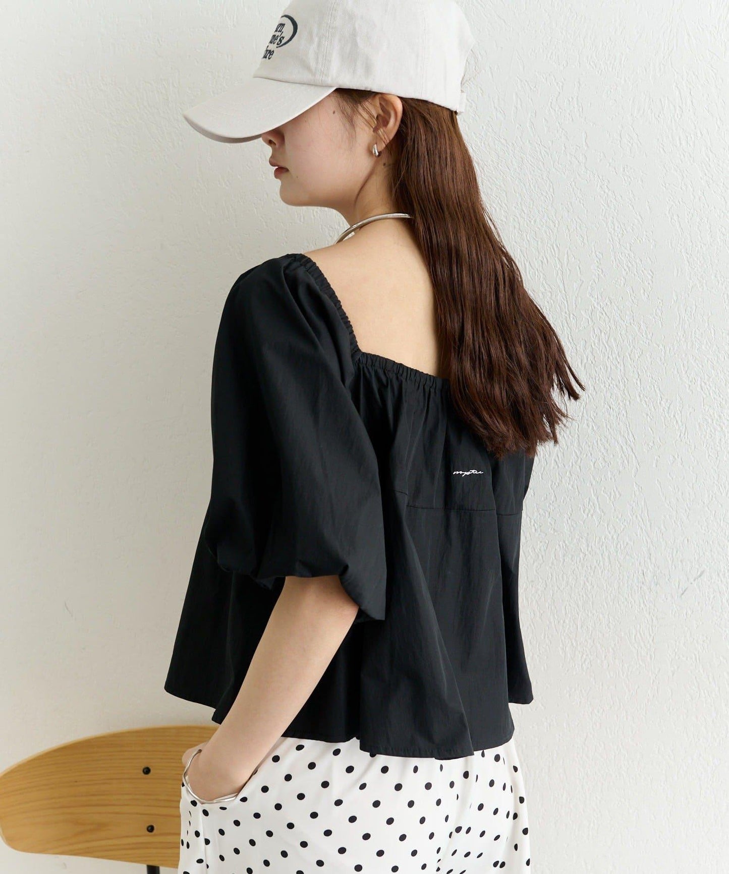 一字肩泡泡袖襯衫