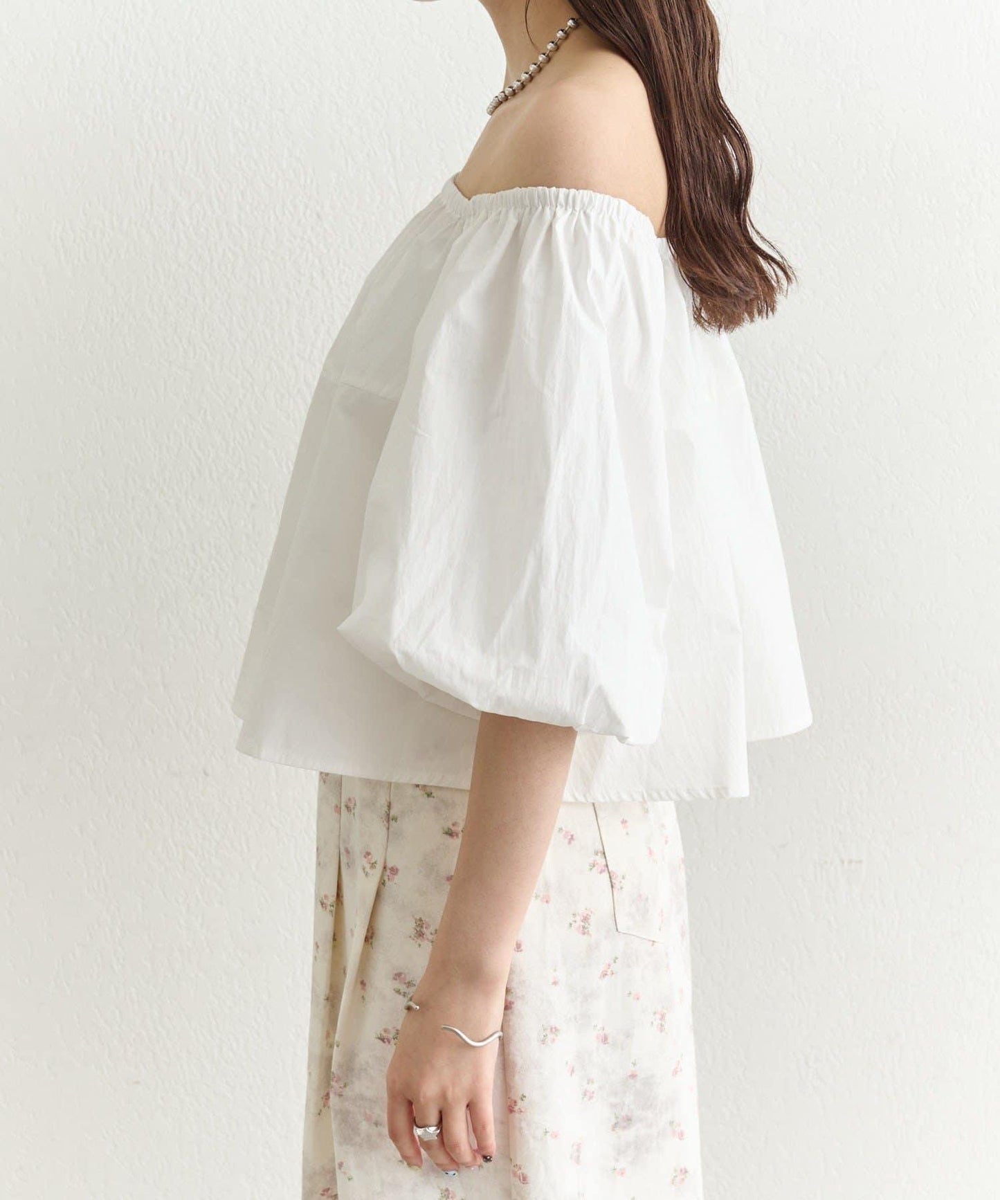 一字肩泡泡袖襯衫