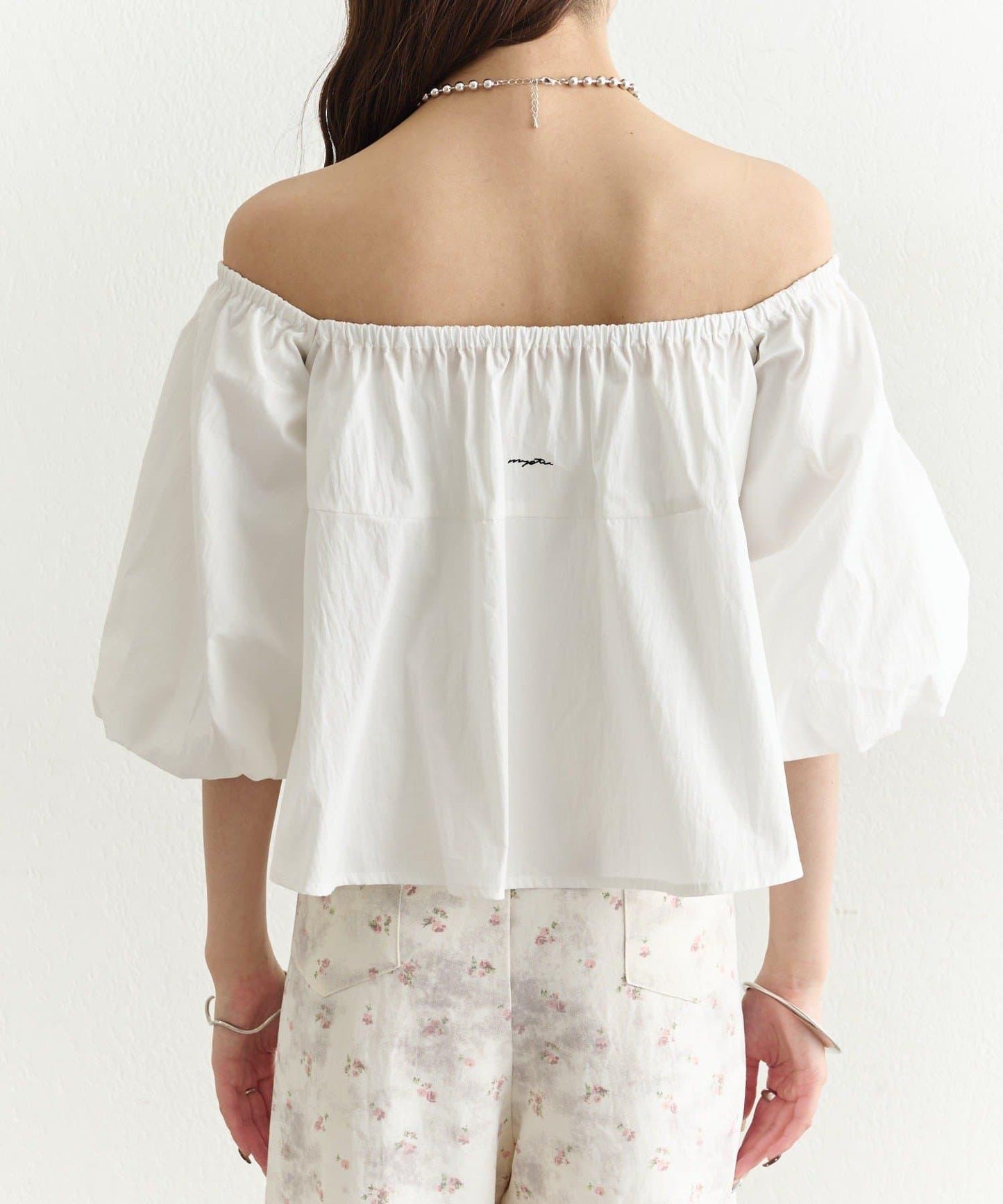 一字肩泡泡袖襯衫