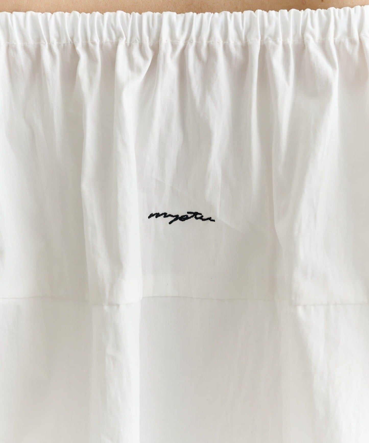 一字肩泡泡袖襯衫