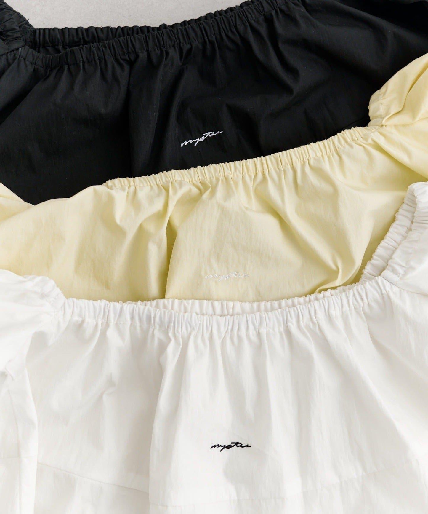 一字肩泡泡袖襯衫