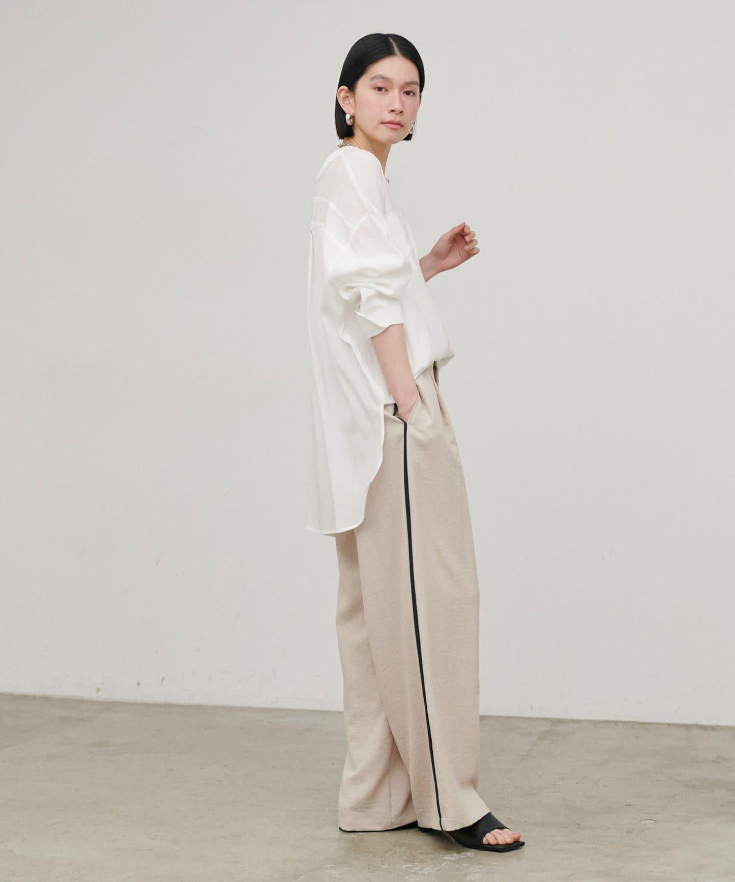 2WAY V領開襟設計 襯衫