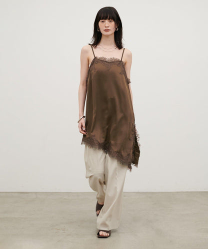 Yurieピック 緞面非對稱蕾絲吊帶上衣