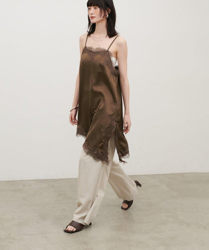 Yurieピック 緞面非對稱蕾絲吊帶上衣