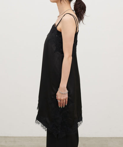 Yurieピック 緞面非對稱蕾絲吊帶上衣