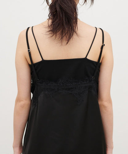 Yurieピック 緞面非對稱蕾絲吊帶上衣