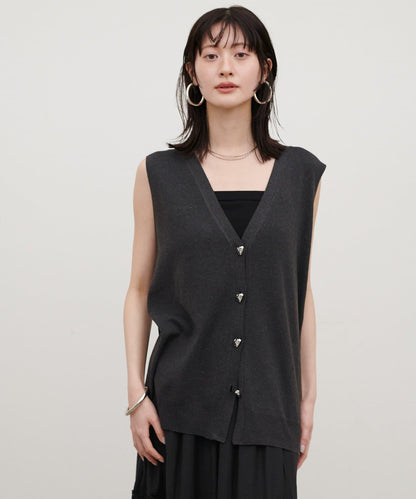 再生聚酯質感紐扣背心（線上）