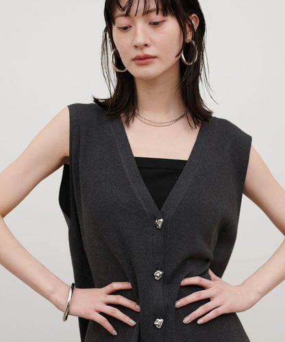 再生聚酯質感紐扣背心（線上）