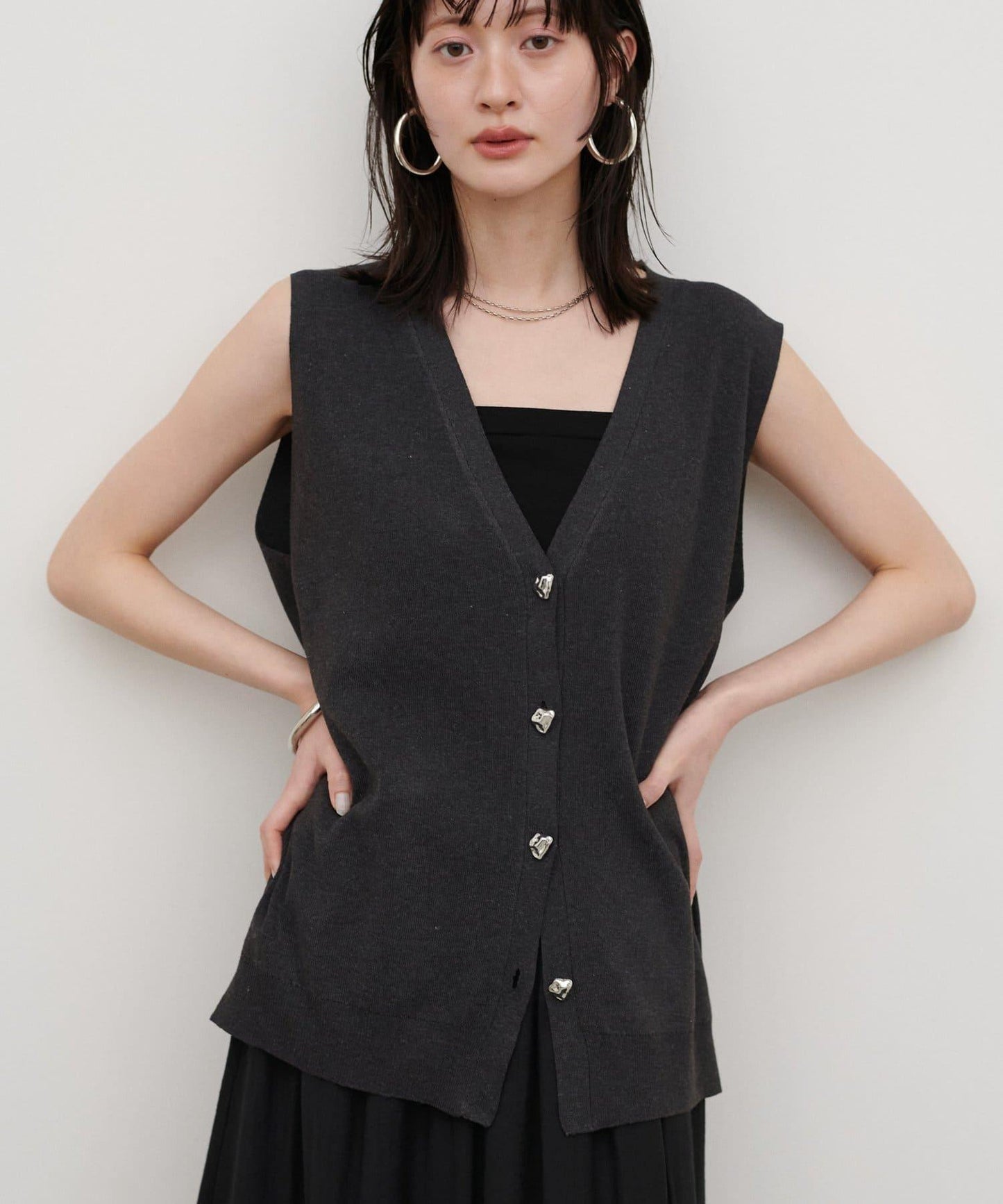 再生聚酯質感紐扣背心（線上）